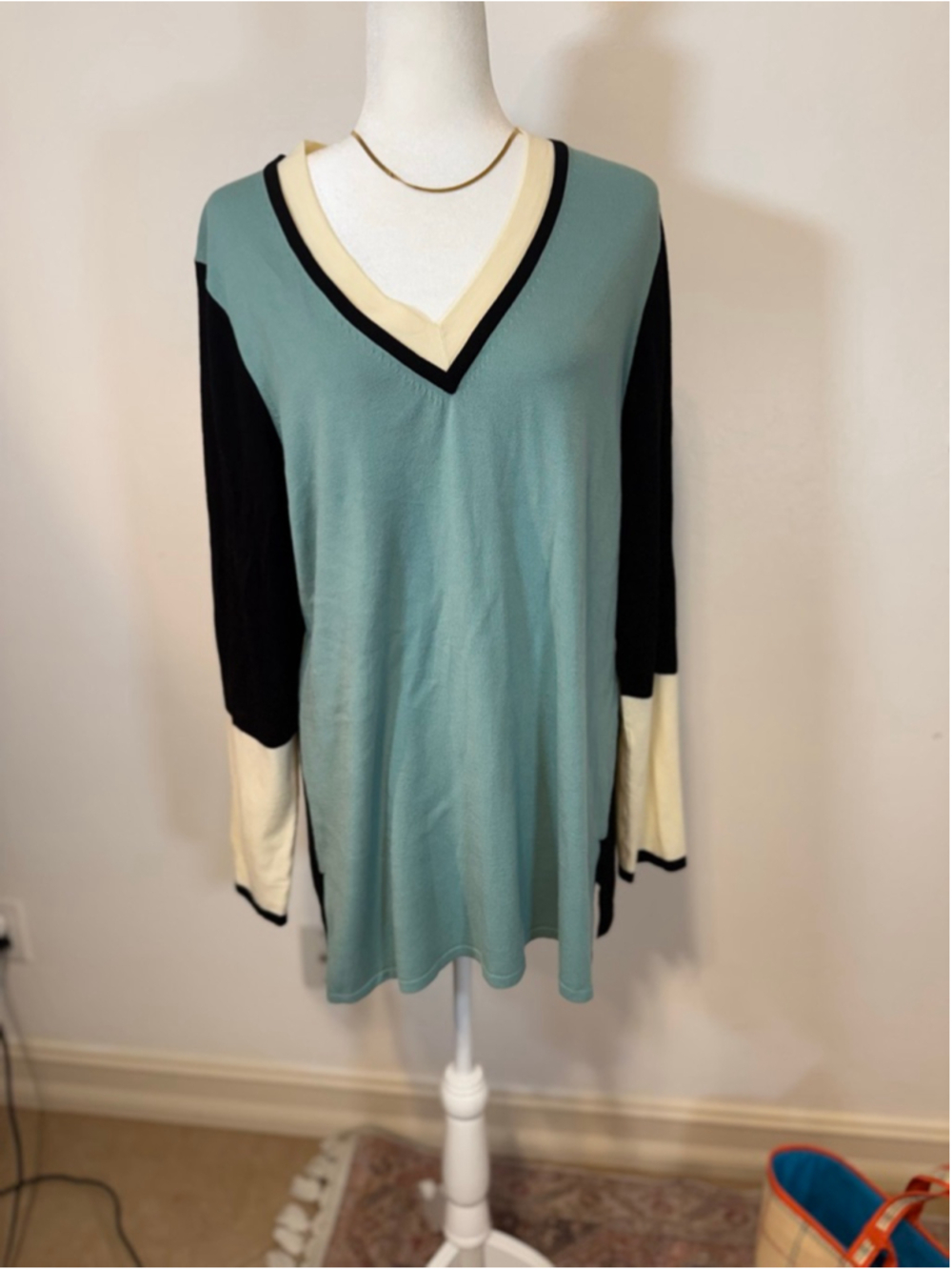 Perse V-Neck Sweater XL Teal Black Colorblock, long length, side hem slit